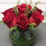 ARREGLO EN FLORERO CON 9 ROSAS IMPORTADAS