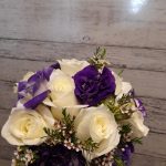 RAMO DE NOVIA DE ROSAS Y LICIANTHUS